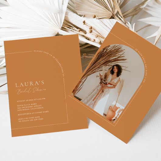 ブラントオレンジミニマリストアーチフォトブライダルシャワー 招待状
