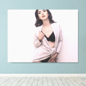 ブラ中国のーとパンツを見せる女性 キャンバスプリント (インサイチュ (ウッドフロア))