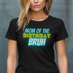ブラ誕生日親おもしろいネオングローブルーグリーンT- Tシャツ<br><div class="desc">文字カスタム"ママの"誕生日ブー少年の誕生日デザインネオンの明るく鮮やかな色の緑と青。</div>