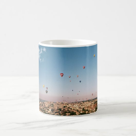 ブリストル上空の風船。 コーヒーマグカップ (中央)