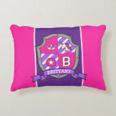 ブリタニーの名前の意味レターBピンクのクレストunicorn アクセントクッション (正面)