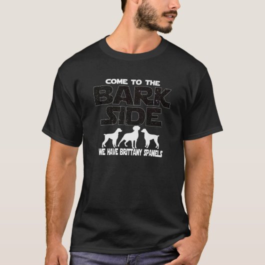 ブリタニーの来スパニエル犬の所有者は樹皮の側 Tシャツ (正面)
