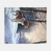 ブリタニースパニエル犬がそれを雪のクリスマスに許可 フリースブランケット (正面(横))