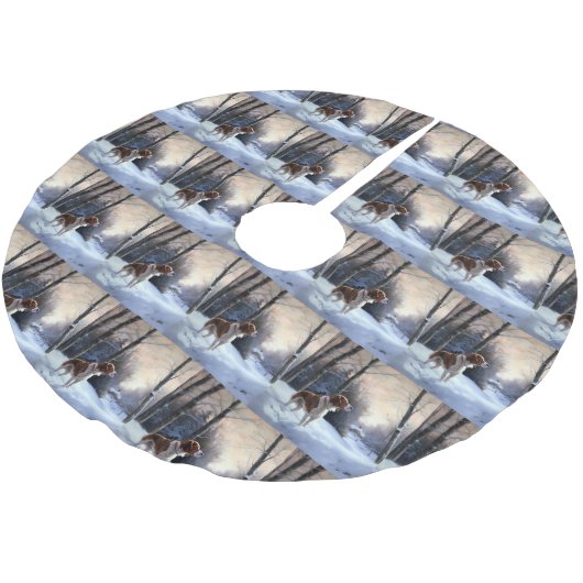 ブリタニースパニエル犬がそれを雪のクリスマスに許可 ブラッシュドポリエステルツリースカート (アングル)