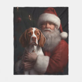 ブリタニースパニエル犬とサンタクロースのクリスマス フリースブランケット (正面)