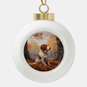 ブリタニースパニエル犬イン紅葉秋インスパイア セラミックボールオーナメント (正面)