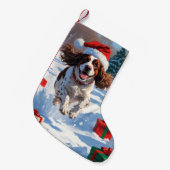 ブリタニースパニエル犬クリスマスフェスティバルスノーシーン スモールクリスマスストッキング (正面 (吊り時))