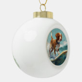 ブリタニースパニエル犬ビーチ絵画サーフィン セラミックボールオーナメント (左)