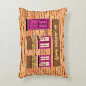 ブリックハウスウィズピンクドアカスタム文字 アクセントクッション (正面(垂直))