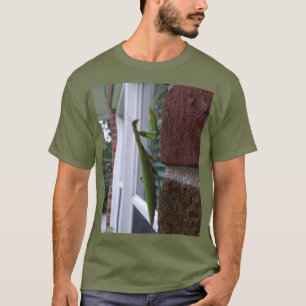 ブリック祈ウォールのマンティス Tシャツ