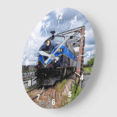 ブリッジファンに搭載されたブルーディーゼルエンジン機関車 ラージ壁時計 (傾斜)