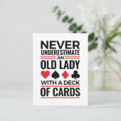 ブリッジプレーヤー決してオールドレディーカードを過小評価しない ポストカード (スタンド正面)