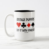 ブリッジ選手は4枚のカードスーツでそれを行う ツートーンマグカップ (左)