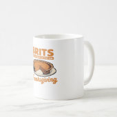 ブリットは感謝祭の食べ大きすぎるTの方法を知っている – コーヒーマグカップ (正面右)