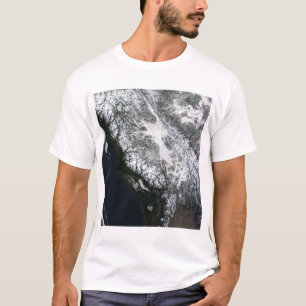 ブリティッシュ・コロンビアの霧そして雪 Tシャツ