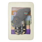 ブリティッシュ・ショートヘアおもしろい・サンダルかわいい バスマット (正面縦)