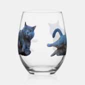 ブリティッシュ・ショートヘアの子猫が横に寝る ステムなしワイングラス (右)