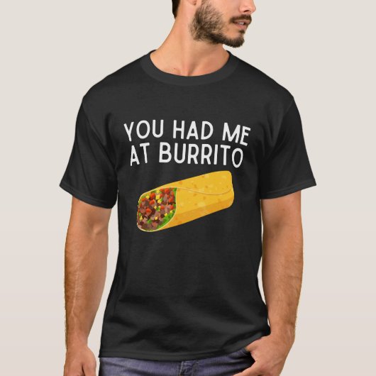 ブリトーで恋に落ちたTシャツ 冗談めいたメキシコ料理 Tシャツ (正面)
