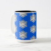 ブリリアントシルバーアイスブルークリスマススノーフレーク ツートーンマグカップ (正面左)
