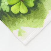 ブリンドルセーブルポメラニア犬グリーンシャームロックフィールド フリースブランケット (角)