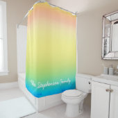 ブリーズクールブルーからイエローグラデーションと白文字 シャワーカーテン (インサイチュ)
