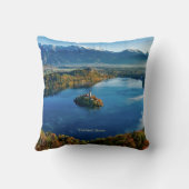 ブリード島、スロベニア、風光明媚 クッション (裏面)