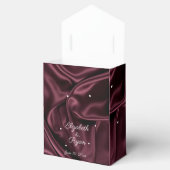 ブルガンディサテンホワイトハート パーソナライズされた フェイバーボックス (オープン)