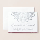 ブルガンディシルバーエレガントウェディング招待状 箔カード (封筒付き正面)