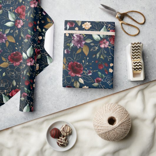 ブルガンディネイビーブルー赤面フローラ結婚ズ ラッピングペーパー (クラフト)