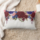 ブルガンディレッドブルーネイビーバラフラワーウォーターフォールドップ ランバークッション (ブランケット)