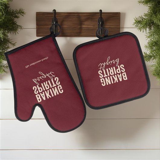 ブルガンディーの「Baking Spirits Bright」クリスマスデザイン 鍋つかみ&鍋敷きセット