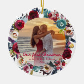 ブルゴーニモダンー海軍フローラ私たちの初めてのクリスマス セラミックオーナメント (正面)