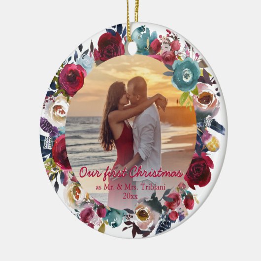 ブルゴーニモダンー海軍フローラ私たちの初めてのクリスマス セラミックオーナメント (左)