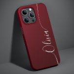 ブルゴーニュきらめくエレガント書道台本の名前 Case-Mate iPhone 14ケース<br><div class="desc">Burgundy赤きらめくエレガント白い書道のスクリプトカスタム名iPhoneパーソナライズされた4電話ケースはトレンディーとデザインを備えていますモダンと、金属製の燃えるタイポグラフィの背景に手のきらめくで自分の名前を持つを特徴します。©Evco Studio www.zazzle.com/store/evcostudioによる設計</div>