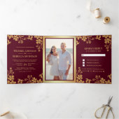 ブルゴーニュとゴールドフォイル葉フローラズ結婚ズ 三つ折り招待状 (内部)