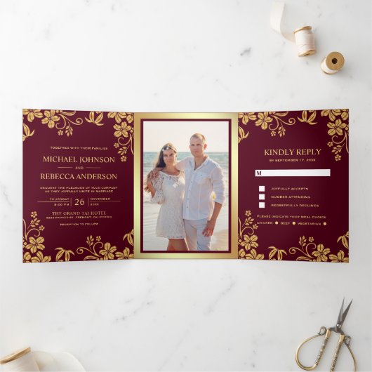 ブルゴーニュとゴールドフォイル葉フローラズ結婚ズ 三つ折り招待状 (内部)