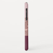 ブルゴーニュとバラ金ゴールドスパークリーモノグラムの Case-Mate iPhoneケース (裏面/左)