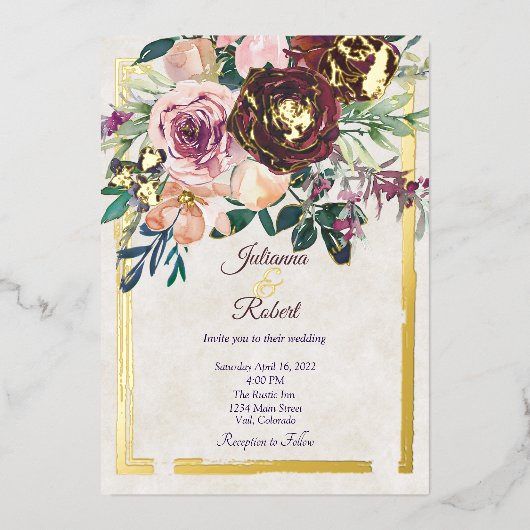 ブルゴーニュとピンクのフローラ予算結婚の 箔招待状 (正面)