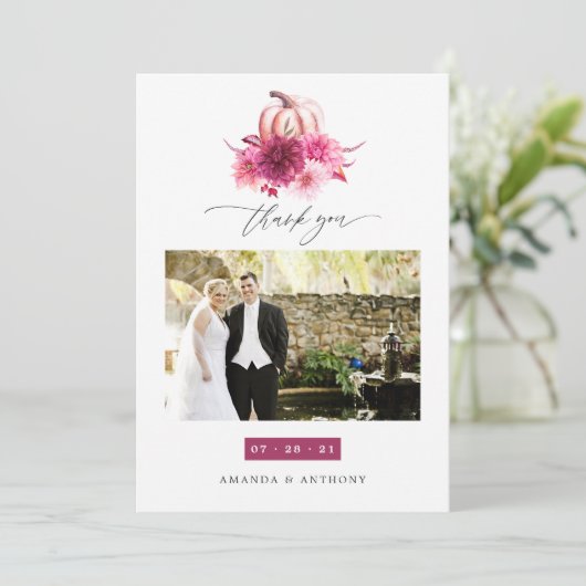 ブルゴーニュとピンクの秋の秋の結婚式写真 サンキューカード (スタンド正面)