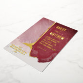 ブルゴーニュと埃っぽいピンクの水結婚色の 箔招待状 (回転した状態)