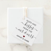 ブルゴーニュのミスター・アンド・ミセス・ラベルの抱擁とキス フェイバータグ (インサイチュ)