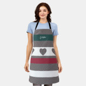 ブルゴーニュグリーンモダンタータンチェックとハート エプロン (着用した状態)