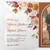 ブルゴーニュテラコッタの花柄QRコードを使ったレトロウェディング 三つ折り招待状 (内部最初)