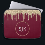 ブルゴーニュフェイクー金ゴールド滴下グリッターモノグラム ラップトップスリーブ<br><div class="desc">金ゴールドとブルゴーニュ赤フェイク滴りグリッターと輝くエレガントイニシャルのケモノグラムのース。この場合はカスタマイズ、イニシャルと名を含めることができる。</div>