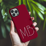 ブルゴーニュモダンモノグラムイニシャルコンテンポラリー iPhone 16 PRO MAXケース<br><div class="desc">Burgundy MonogramモダンイニシャルコンテンポラリーPhone 16 Pro Maxケースは、スクリプトのタイポグラフィでカスタムお使いのパーソナライズされたモノグラムを備モダンえている。誕生日、クリスマス、休日、母の日、父の日など、家族や友人に最適。©2024 Evco Holidays www.zazzle.com/store/evcoholidaysによって設計</div>