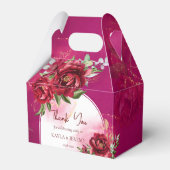 ブルゴーニュ結婚のマルーンのモダン花のアーチ フェイバーボックス (正面サイド)