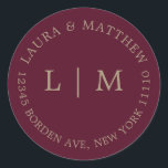ブルゴーニュ結婚モグラム ラウンドシール<br><div class="desc">ミニマモダンリストの結婚ステッカーは、あなたの2つのイニシャルモノグラムとアドレスを特徴とする。シックでシンプルシックな来デザインとして今でもスタイリッシュある。これらの封筒は素晴らし、結婚式招待状スイートにエレガントtouchを追加する方法である。</div>