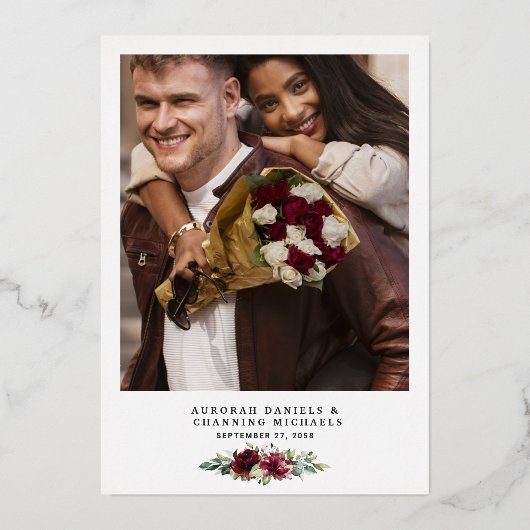 ブルゴーニュ赤フローラ幾何学的結婚写真の金ゴールド 箔招待状 (裏面)