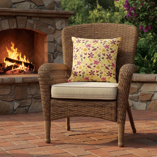 ブルゴーニュ金ゴールドワイルドフラワーモチーフ アウトドアクッション (クリエイターアップロード済み)