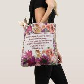 ブルゴーニュ・コーラルウォーター色フローラキリスト教聖書 トートバッグ (クローズアップ)